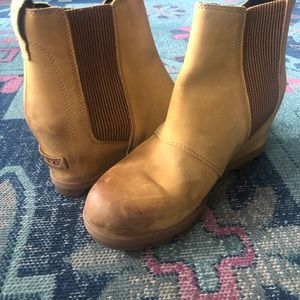 Sorel Women’s Wedge Camel Size 8